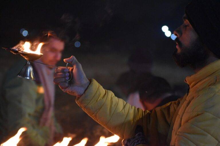 Leveraging Virtual Reality for Immersive Canvassing Experiences: Lotus book 365, Play exchange 99, All panel.com